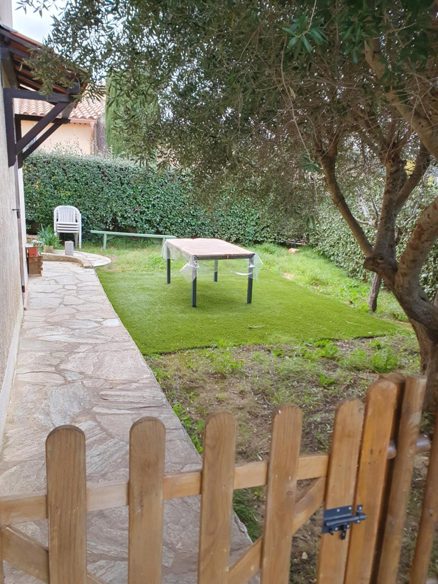 Appartement T2 Bas De Villa Avec Jardinet Au Calme Proche Mer La Seyne-sur-Mer Ngoại thất bức ảnh